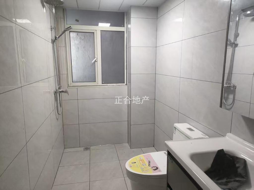 降价了，捡漏，城南，沔阳清华园，精装三房，电梯好楼层16楼，证满二，全新