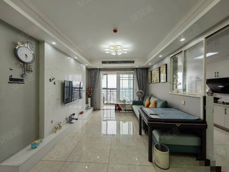 城东，君临天下，9.9新，精装大两房，电梯好楼层，满两年，采光好