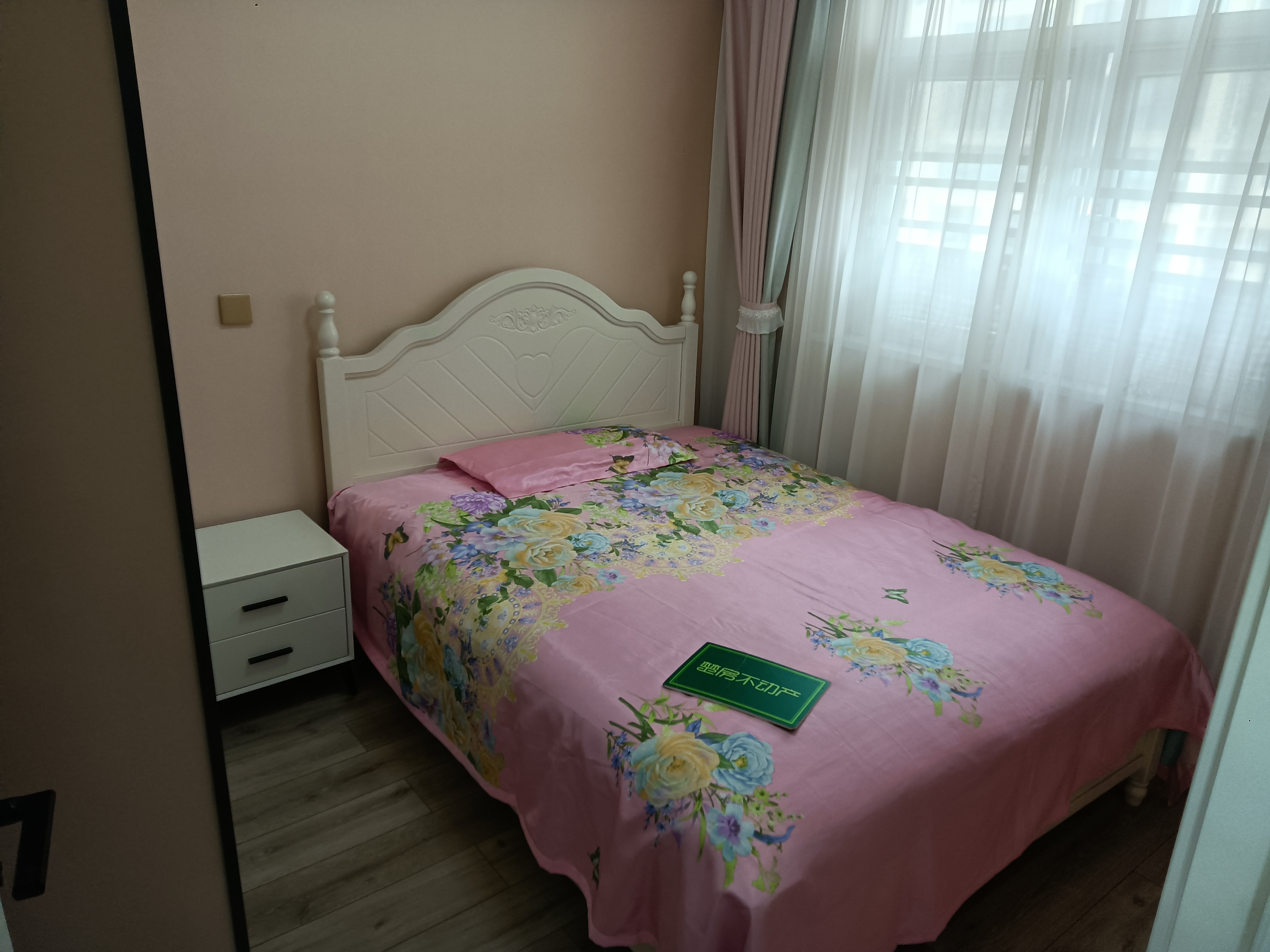 沔阳学府园全新装修大三房中间好楼层