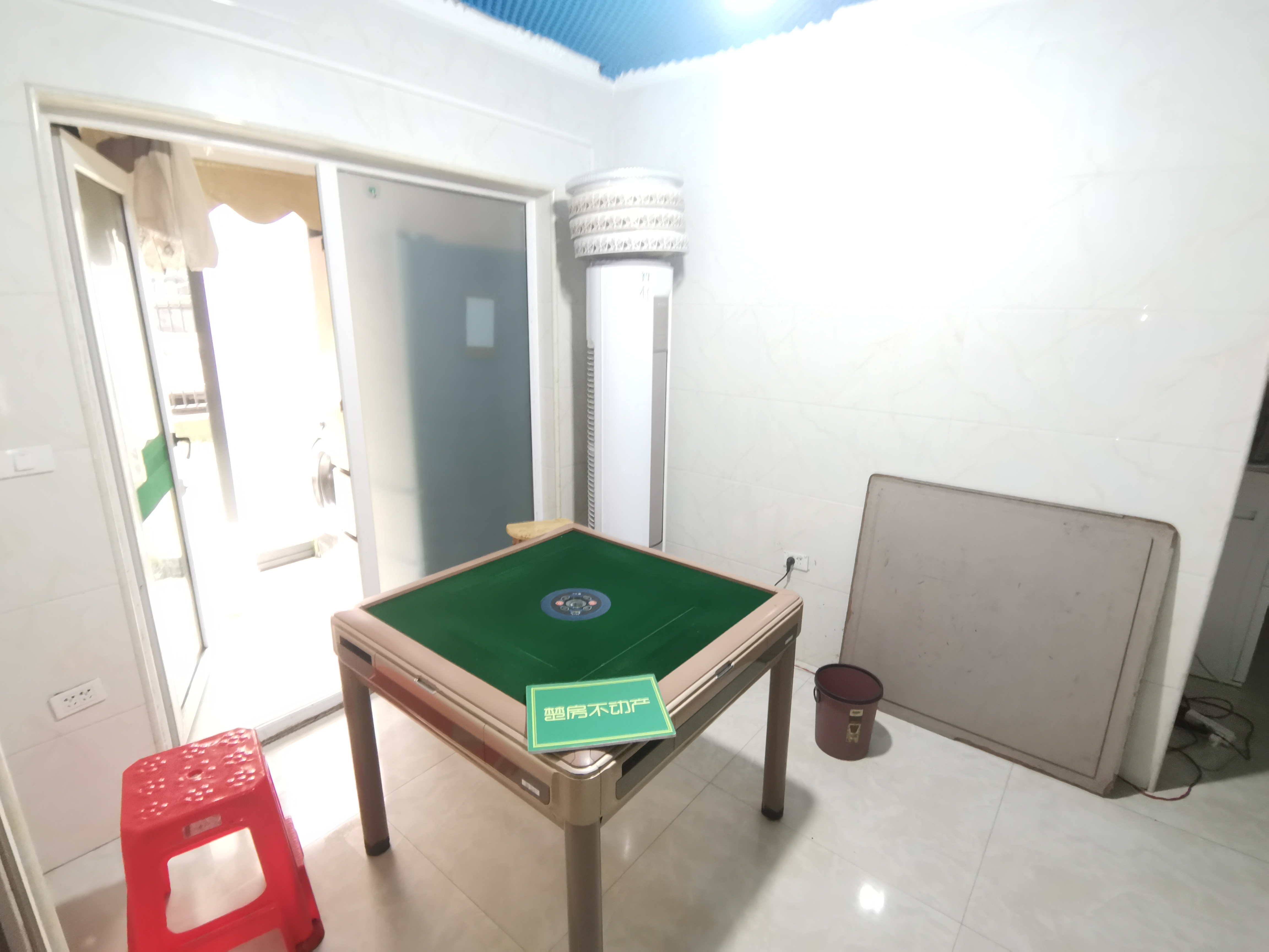 满庭春毛坯大三房，户型方正且通透，入住率贼高的小区！舒适性好绿化高