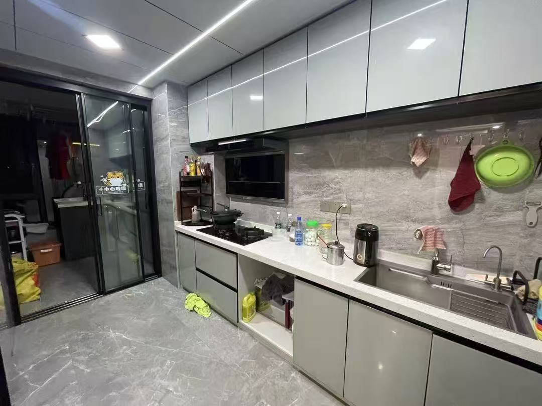 荣怀极地世家.精装四房.全新装修.看房方便