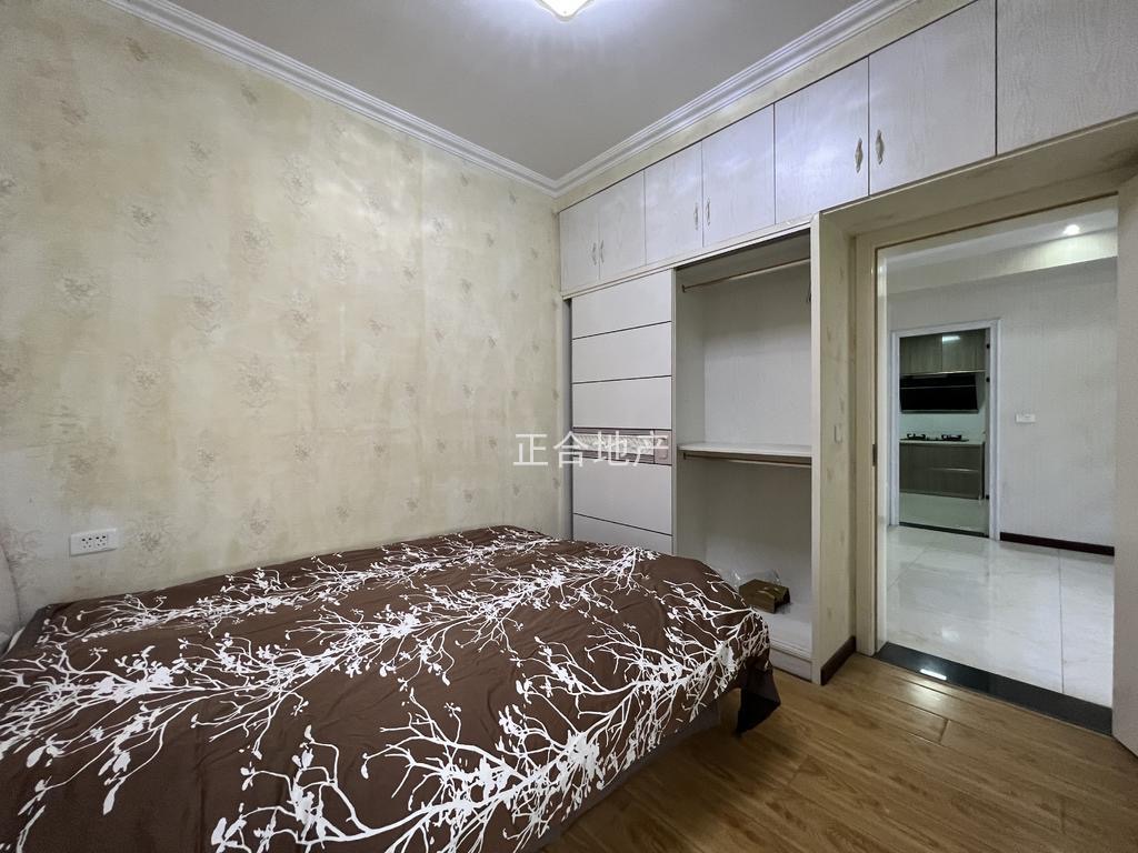 急售，鸿昇现代城，精装两房，单价4400，电梯中间楼层，实验晓学，新三中旁，证满二