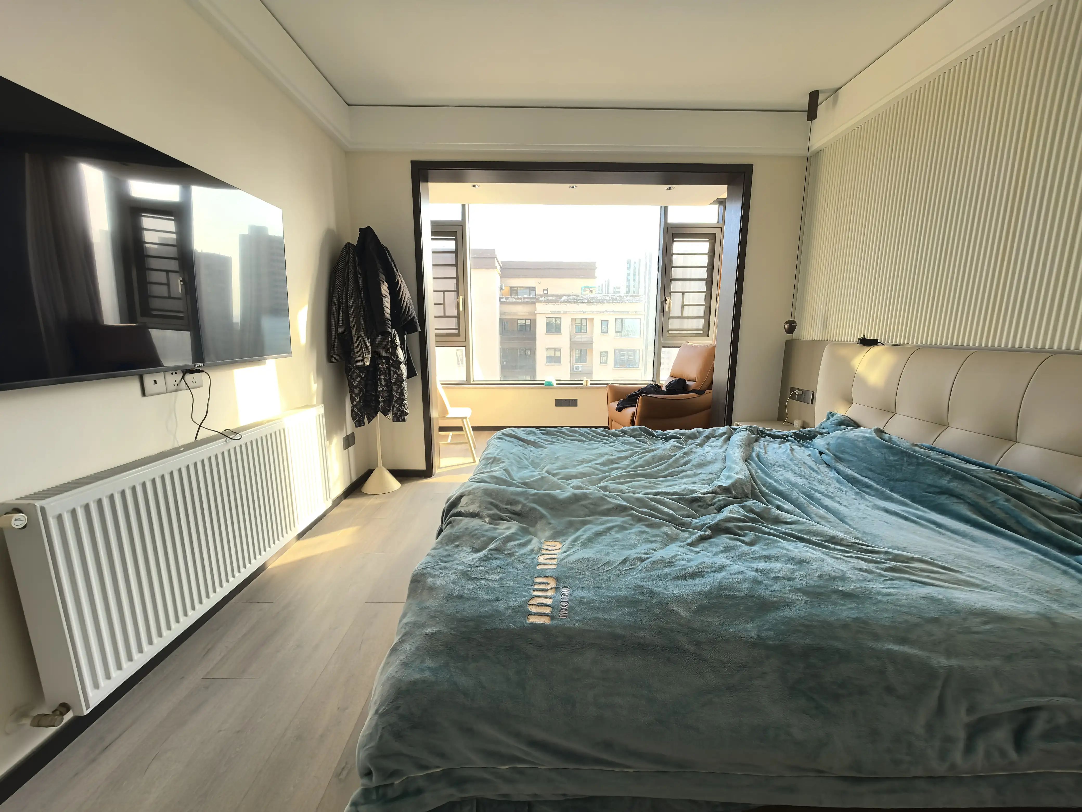 城南，荣怀，顶复，带天台阳光棚，精装四房，成色新，诚心出售