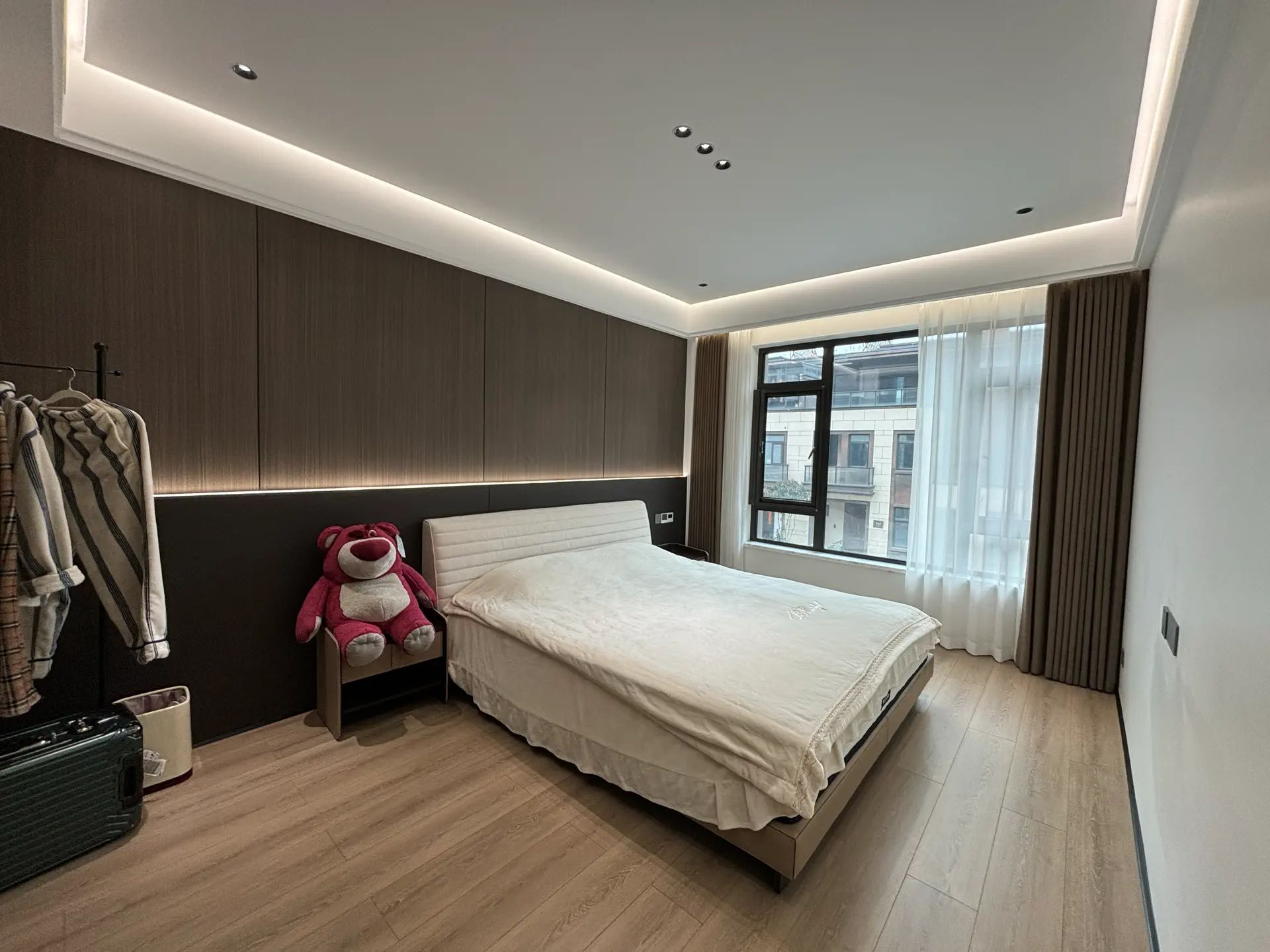 诚心出售，祥生观澜府，联排别墅，9.9成新，豪装，入住3个月，证满二