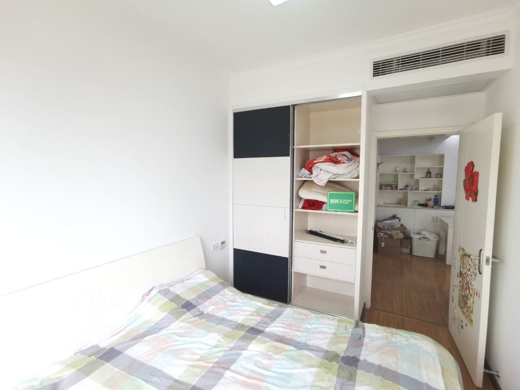 御台公馆精装小三房装修漂亮没怎么住过拎包入住户型好楼层漂亮