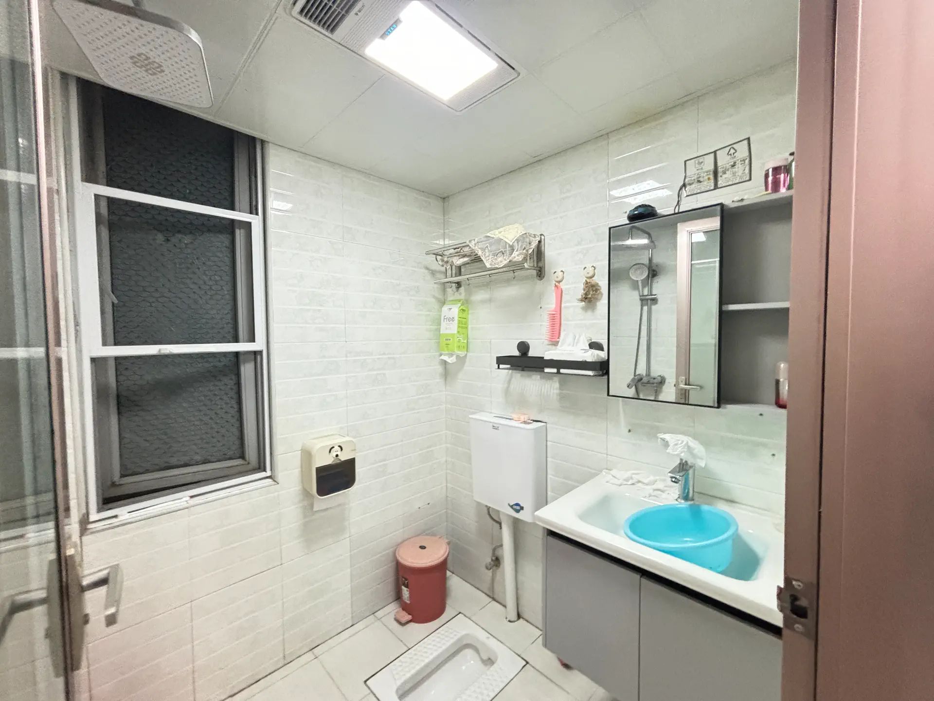 捡漏，实小旁，精装三房，步梯二搂，南北通透，诚心出售