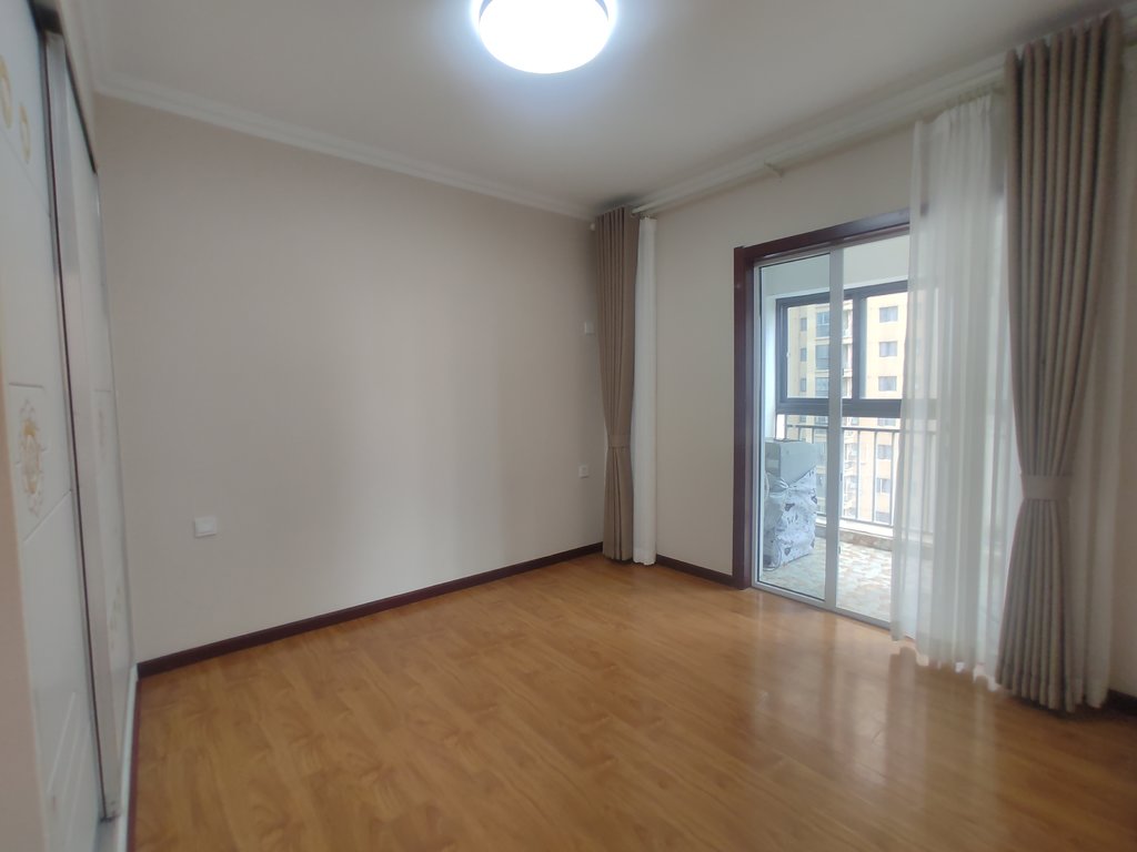 满庭春.精装供暖三房.中间楼层.证件满二.看房方便