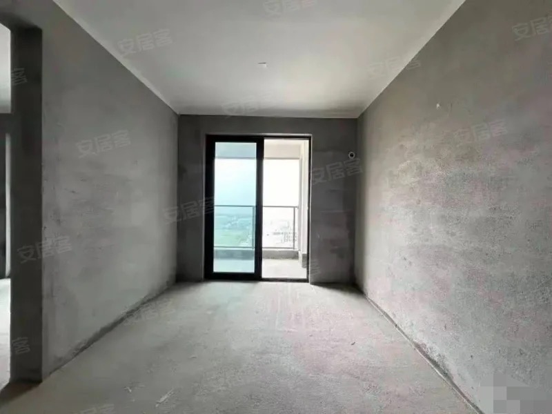 捡漏，吾悦广场，现房，带一个车位，三房，中高楼层，诚心出售