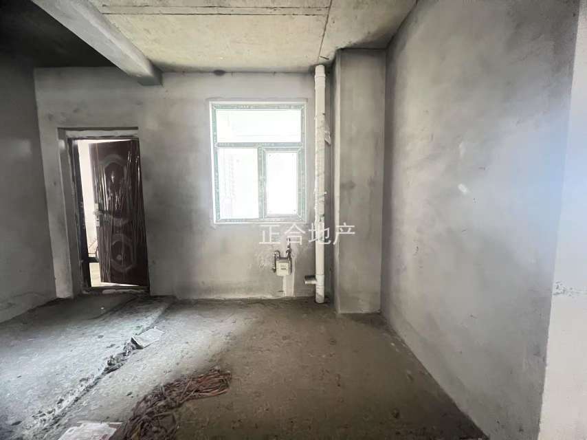 捡漏，元泰清华园，中间好楼层，毛坯3房2厅2卫🈵️五，单价4100，老‮好