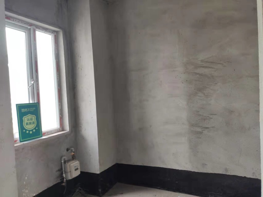 银湖城毛坯三房户型方正小区绿化不错交房时间不长离高铁站也近看房方便