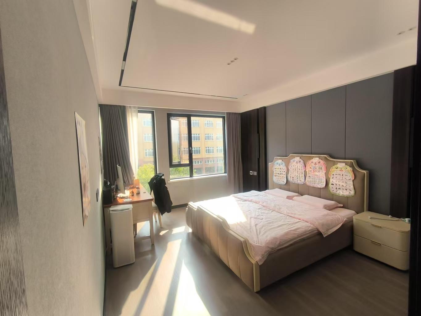 领秀城6室3厅大平层全新精装修，211平米难得的大平层洋房诚意出售！