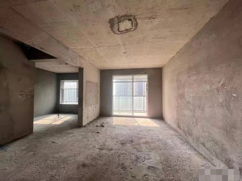 捡漏，亏本出售，蓝天白云，单价5300，南北通透，中间好楼层，视野好