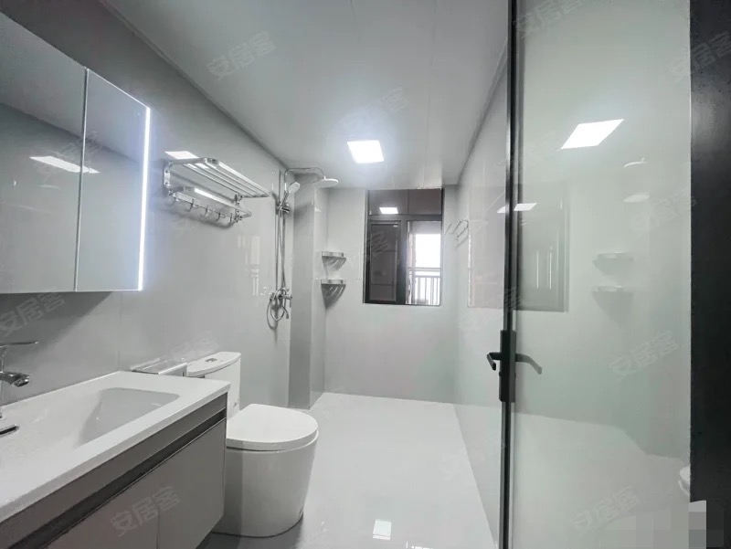 检漏，御湖世家，湖景房，电梯好楼层21楼，全新精装三房二，送车位，过户费只交契税5700