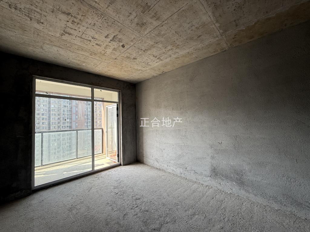 338，城南，蓝天白云，次新小区，毛坯3房2厅2卫，单价5700+，证满二，捡漏