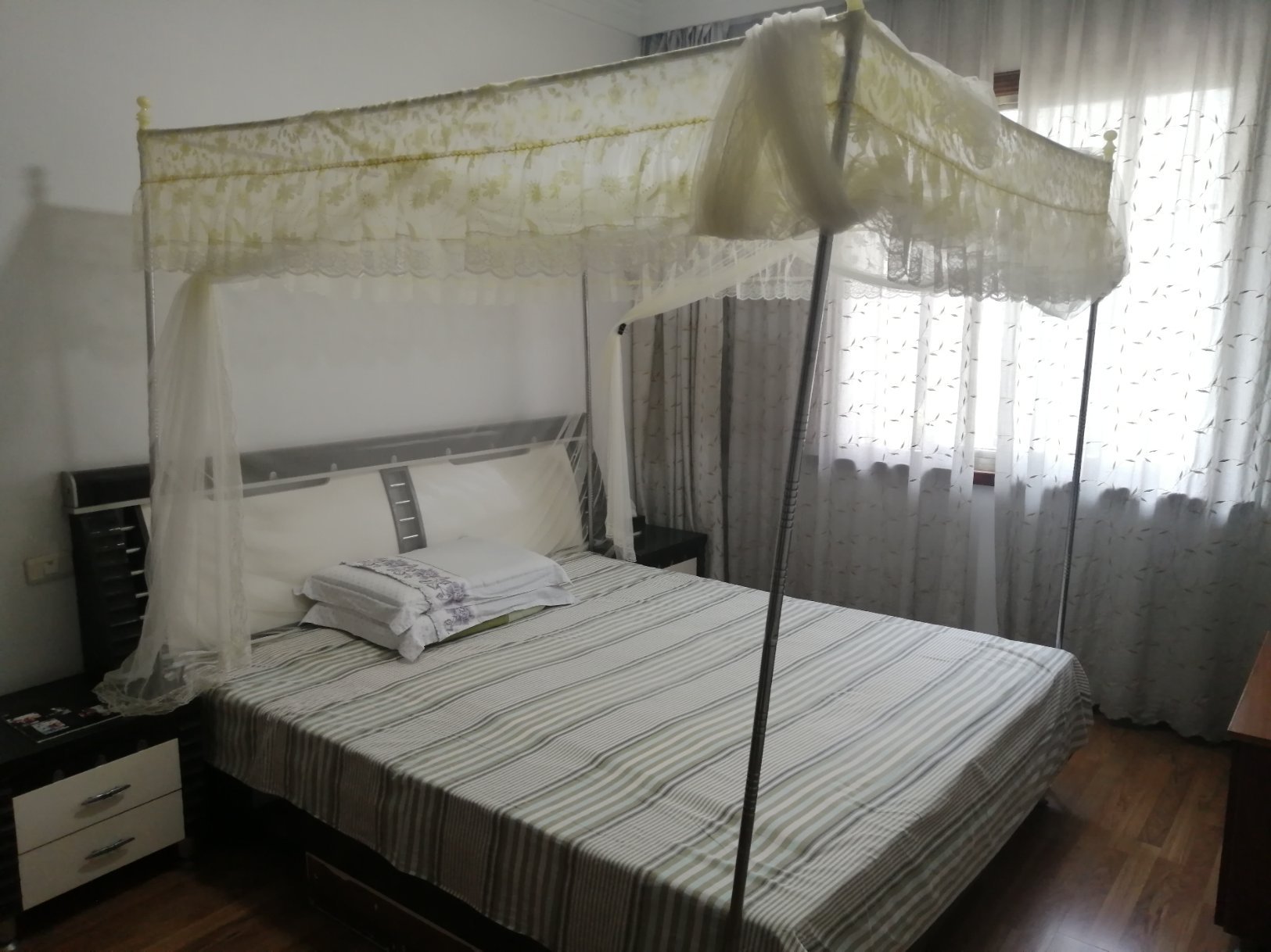 实验 正对面装修三房，步梯好楼层，带地下室