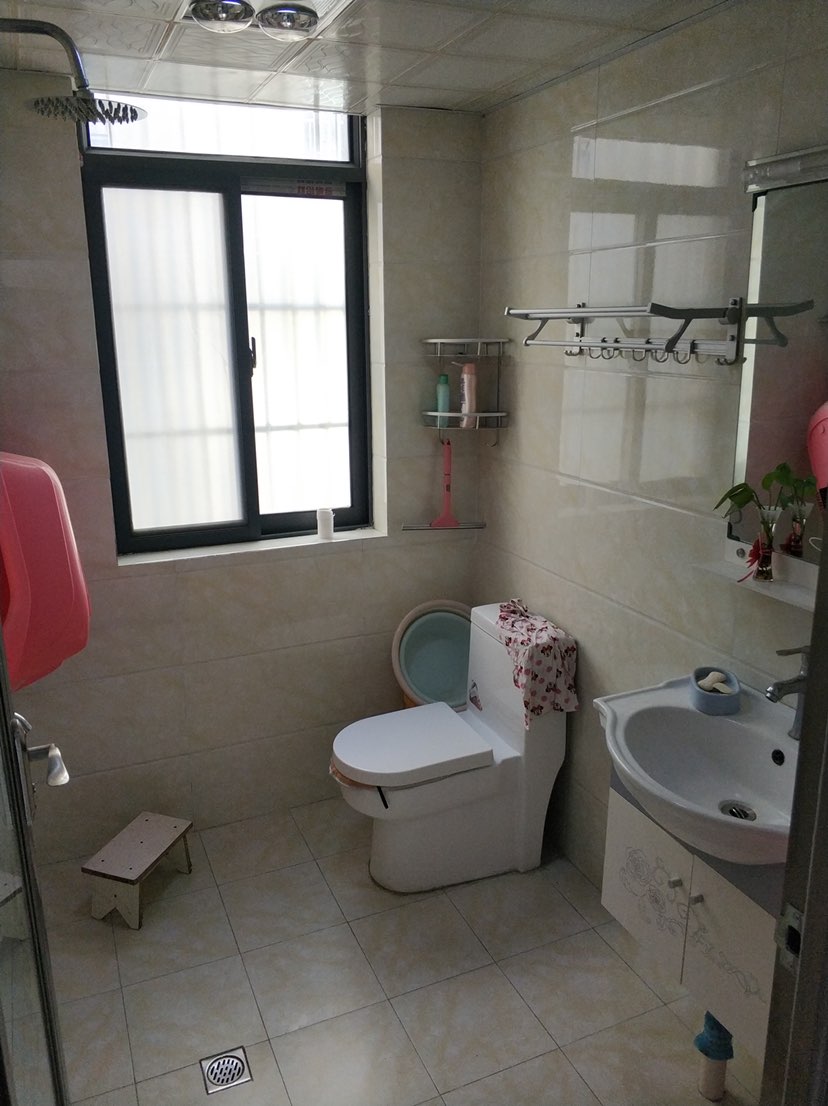 博雅世家，职院对面，步梯3楼，满二，诚心出售