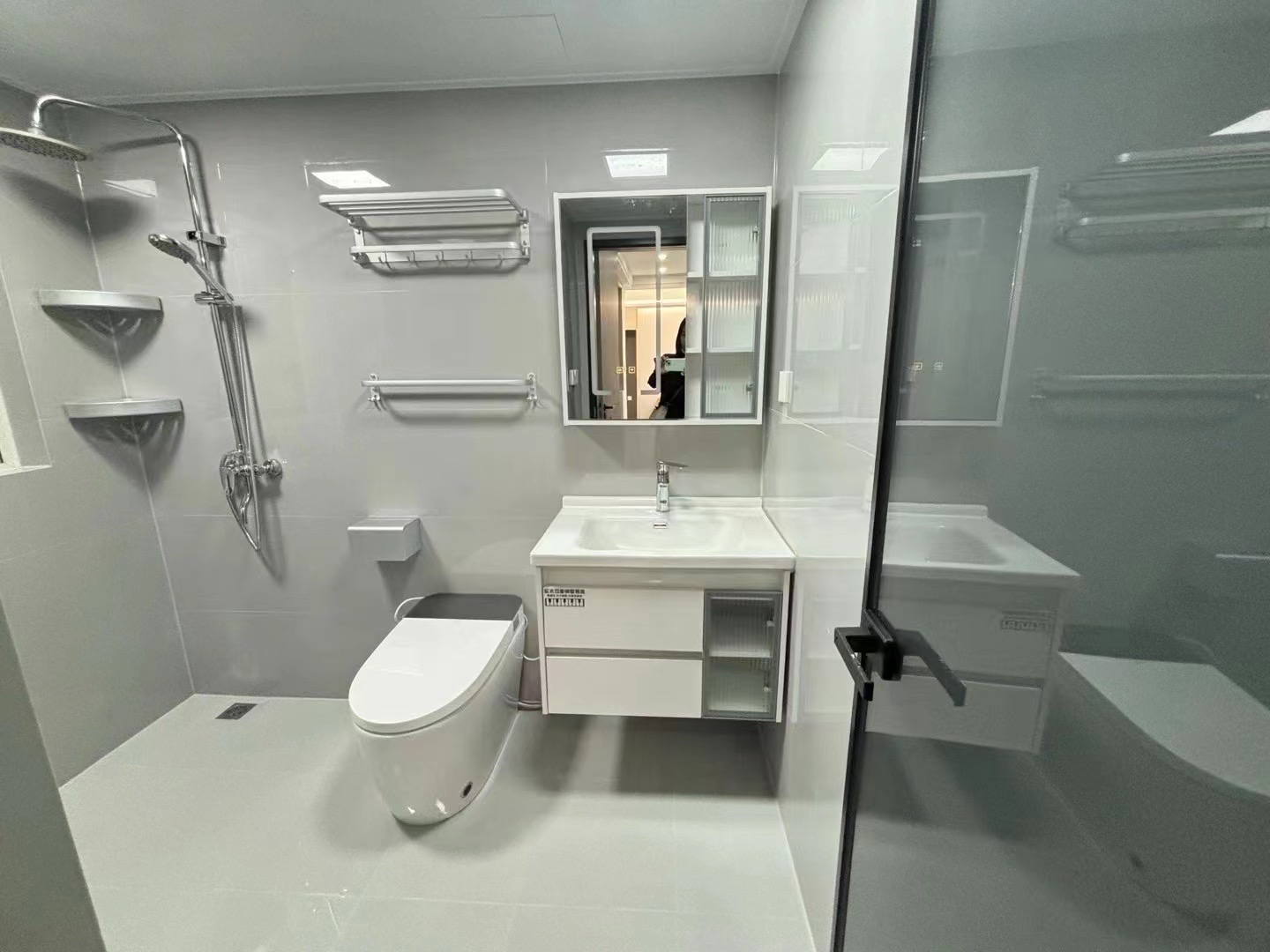 房东降价8w，速度捡漏，仙桃城南，次新小区，全新装修，精装三房，证满二