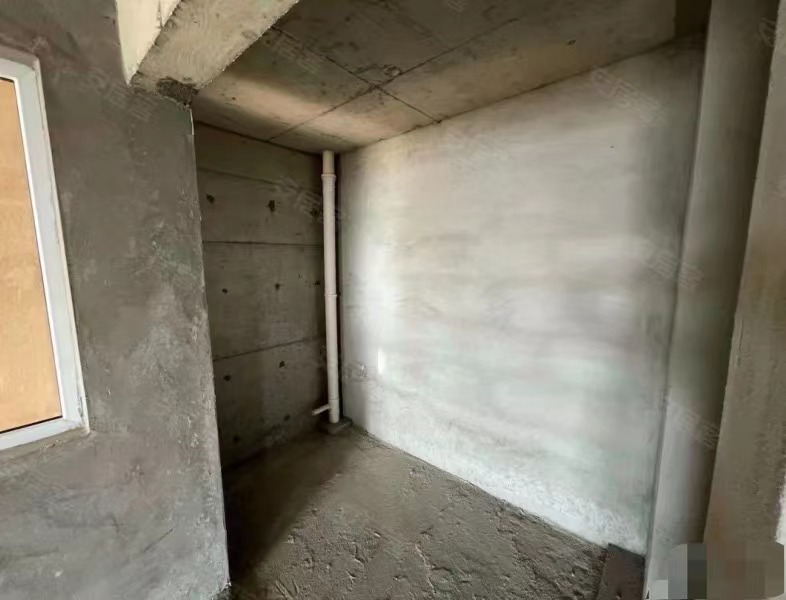 ？满庭春六期，小三房，中间好楼层，视野采光好，单价4600，