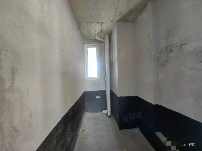 249.，降价了，房东急卖，蓝天花园，电梯28楼，东边户，一梯一户，三房两厅两卫，南北通透