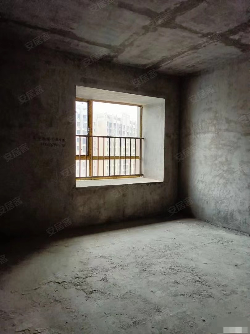 77，房东急售，城南大三房，沔阳xiao学旁，单价4字开头，满二，低总价带车位