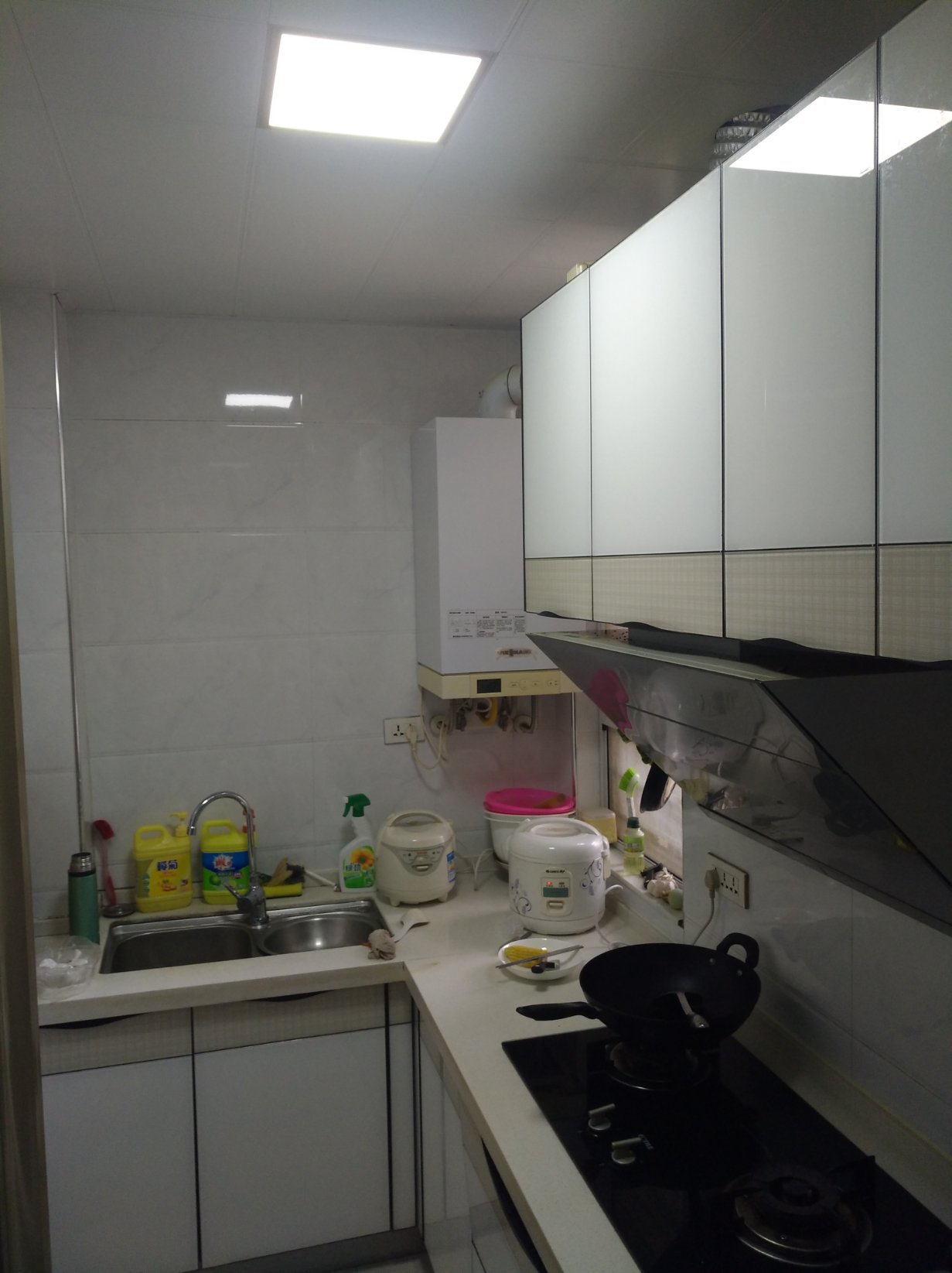 和合国际豪装两房，对面就行仙桃一中，中央空调