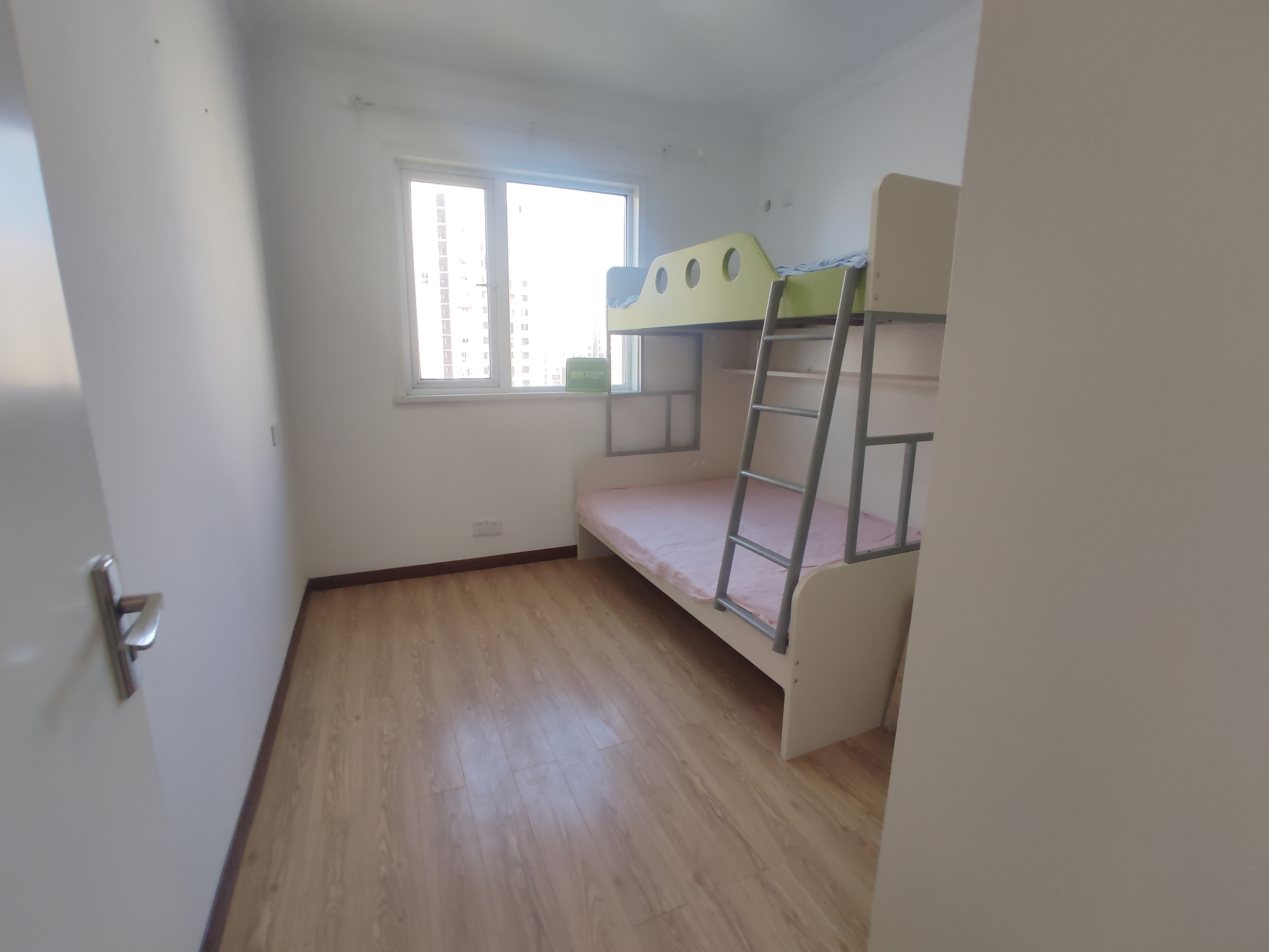 满庭春精装三房全屋供暖房南北通透老证看房方便