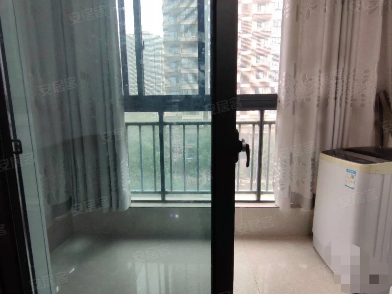 吾悦旁，荣怀61平，边户经典两房，两梯四户，小高层南北双阳台，证满二