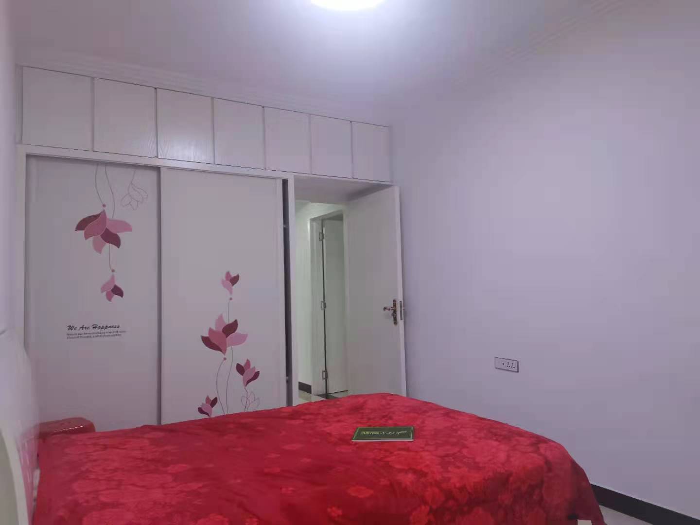 城市丽景全新精装三房两卫，带超大露台证满二诚意出售！