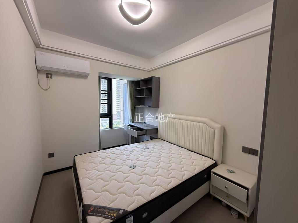 房东诚心出售，城南，森林北苑，精装三房两卫，全新装修，好楼层11楼，品牌家具家电送