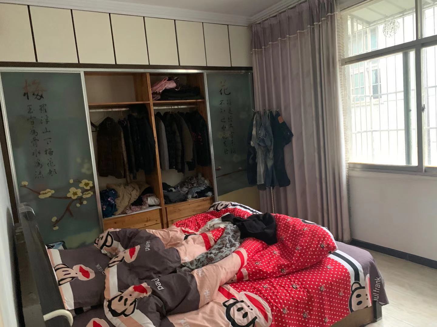 黄荆小区 街旁现浇结构门口可以停车前宽后宽实际面积440平南北朝向拎包入住