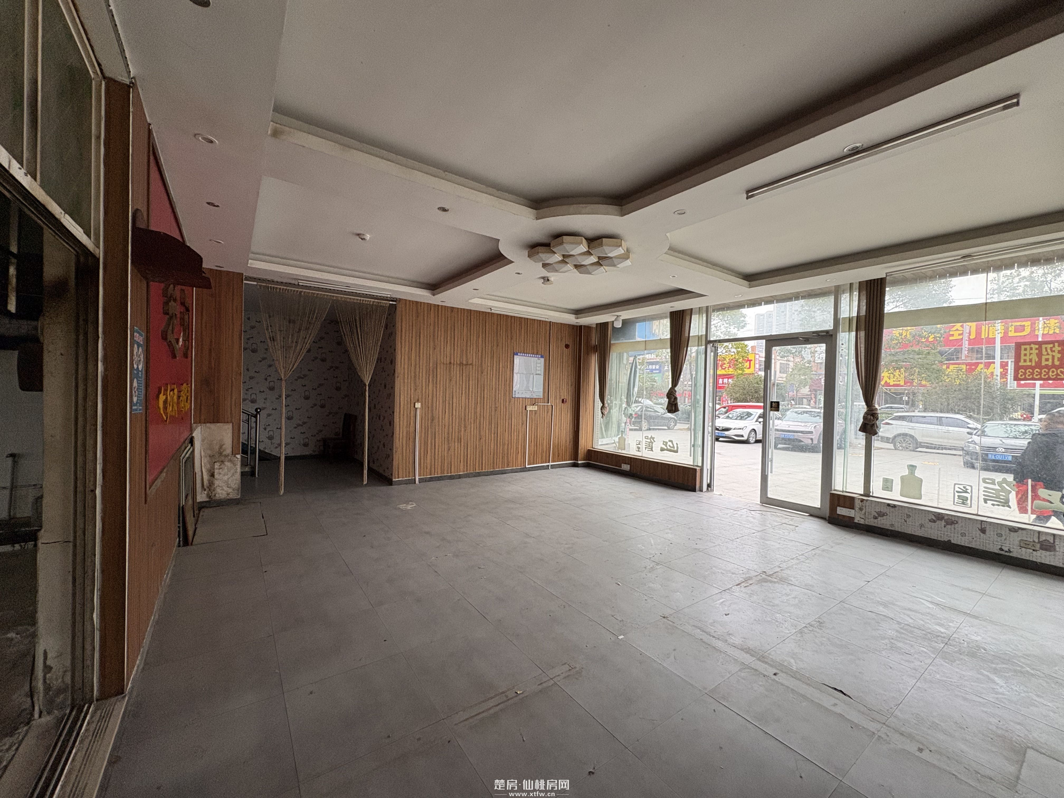 滨江星城仙北板块小区入户大门商铺出租，上下两层，323平