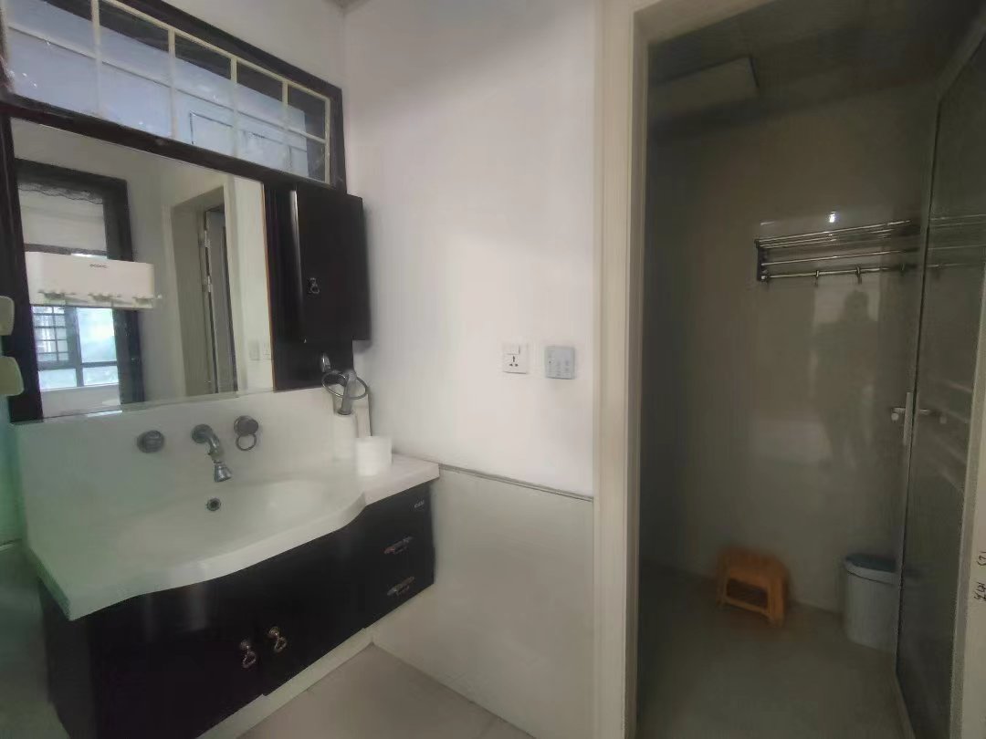 德政金园香榭里北.精装三房带露台.证件满二.看房有钥匙