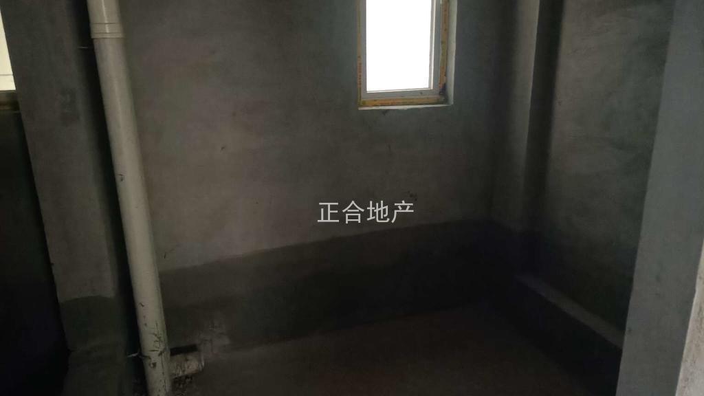 亏本出，房东急售，吾悦旁，蓝天新城，好楼层，单价5100，证满二