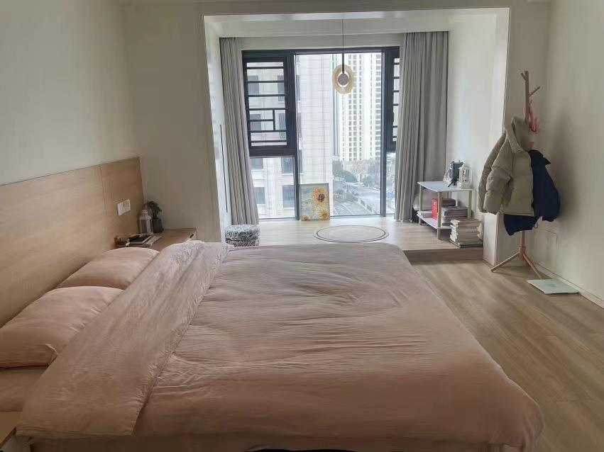 亏本出，祥生观澜府，电梯小高层，中间楼层，南北通透，视野开阔，品牌家具家电