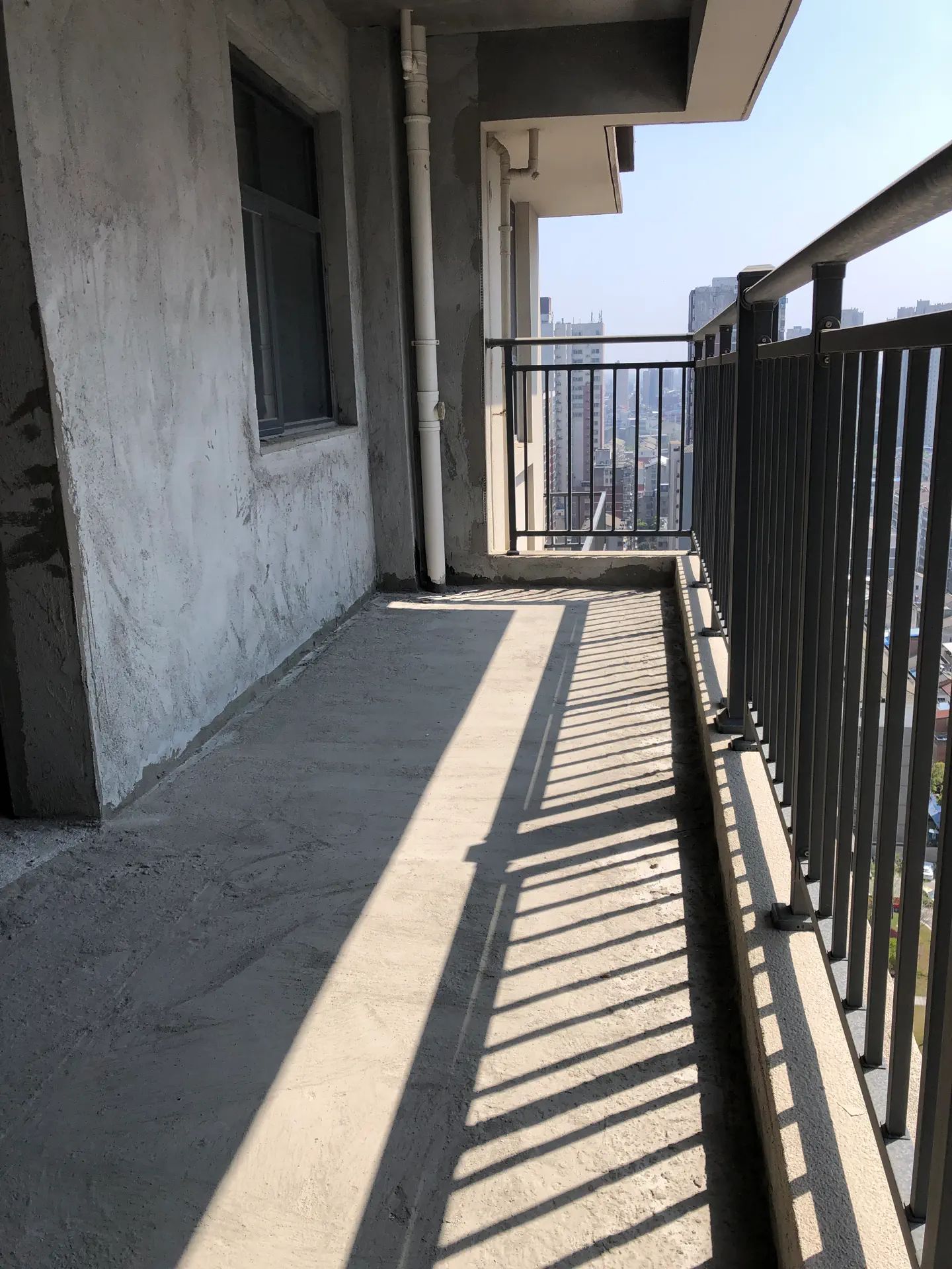 次新小区，西城名苑，东边户，电梯23楼，满二单价4396，比新房补贴价格还划算