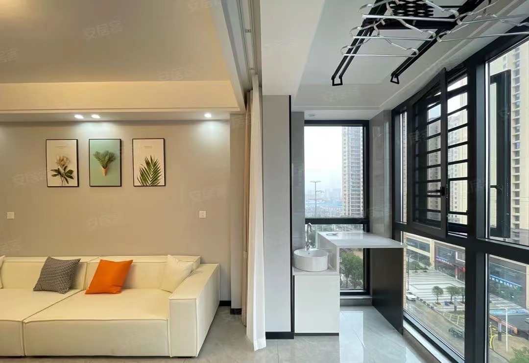 75，降价了，电梯小高层，全新精装3房，前后无遮挡，采光视野好，婚房必选！