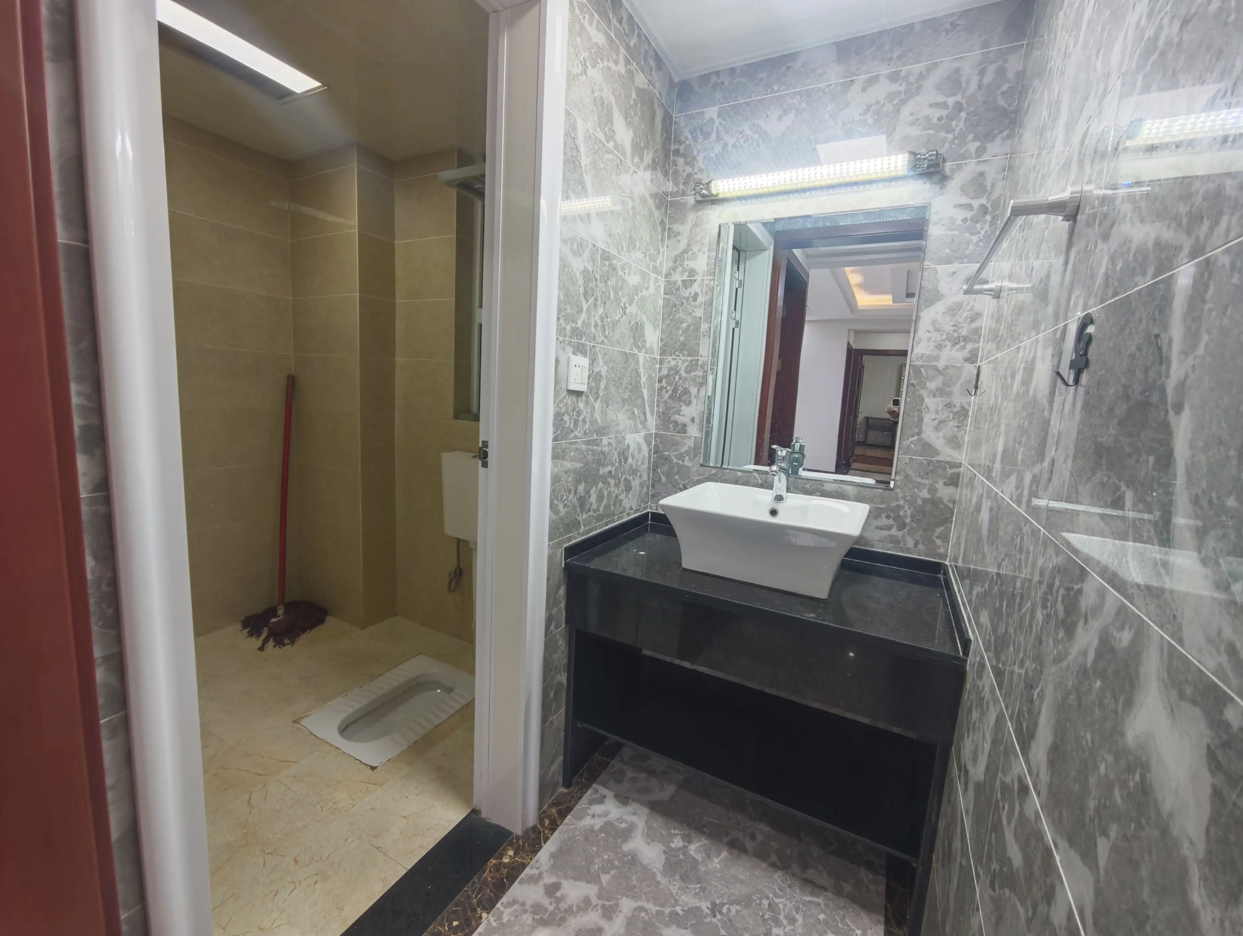 急降5万，满庭春，单价4300，中间好楼层，满二，拎包入住