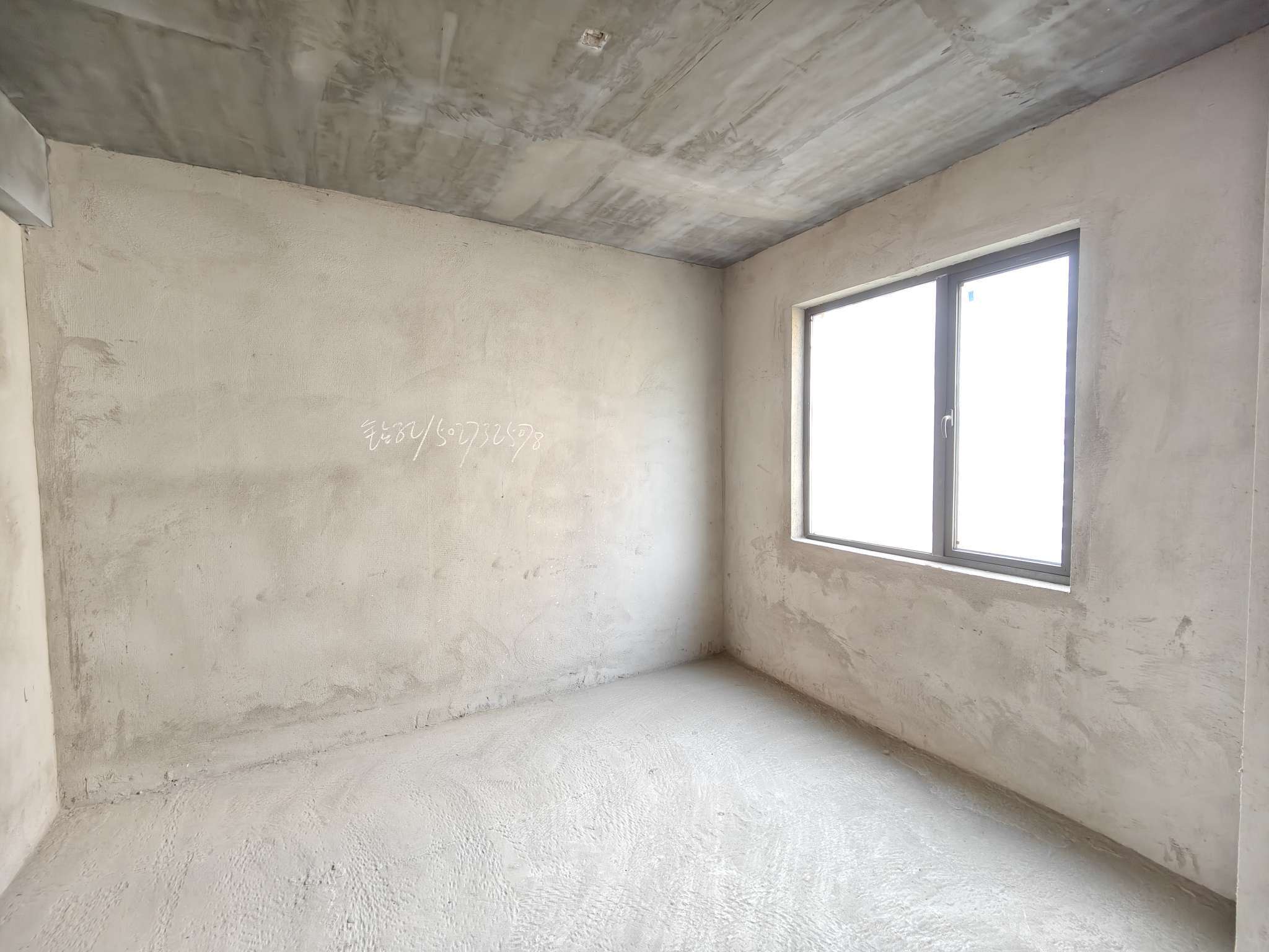 荣怀电梯小高层，单价5字开头，好楼层，业主急售，户型采光好得很