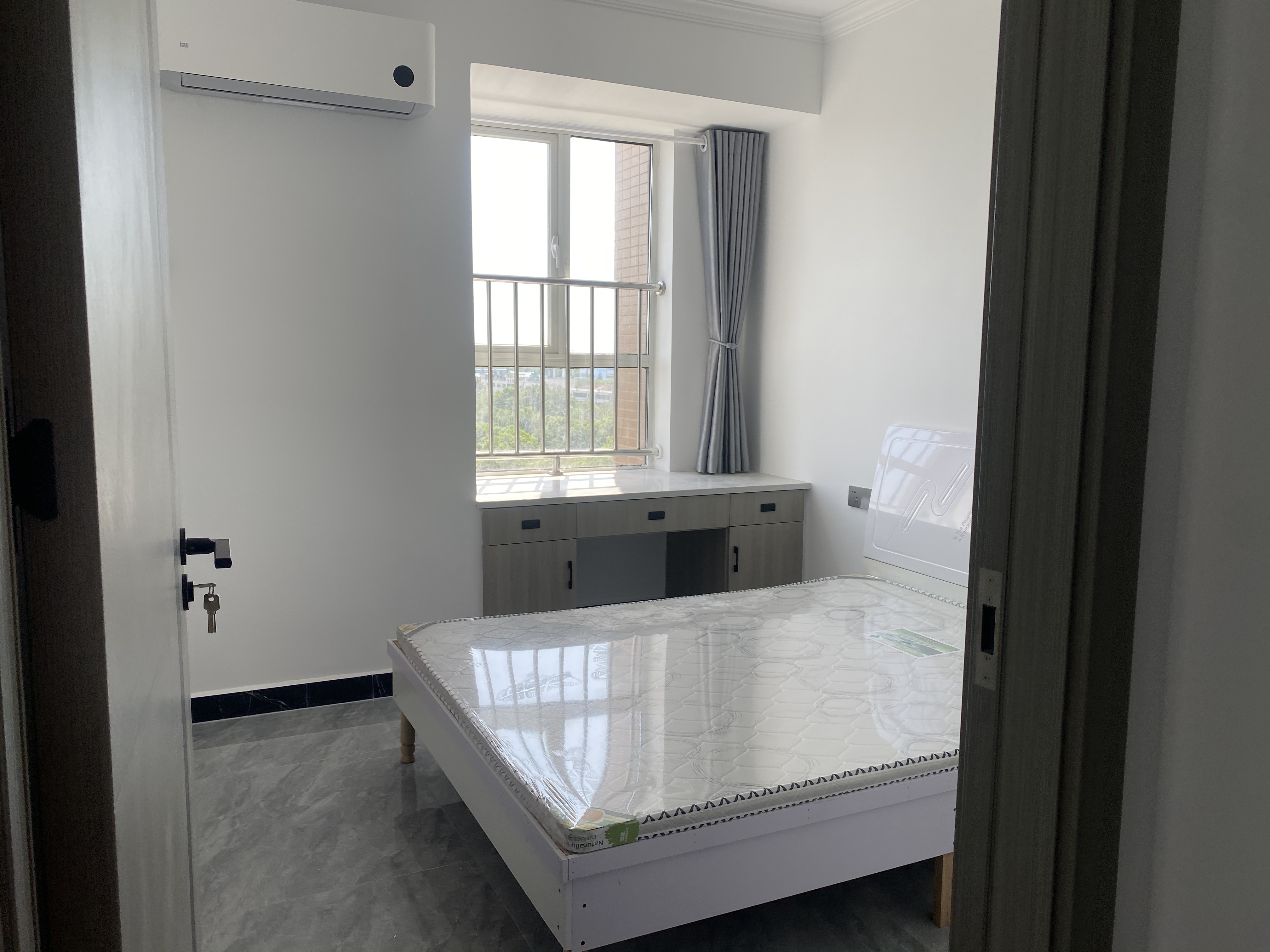 职院旁边的沔阳天泽园，全新精装两居室出租，一天未住，快点来看看吧