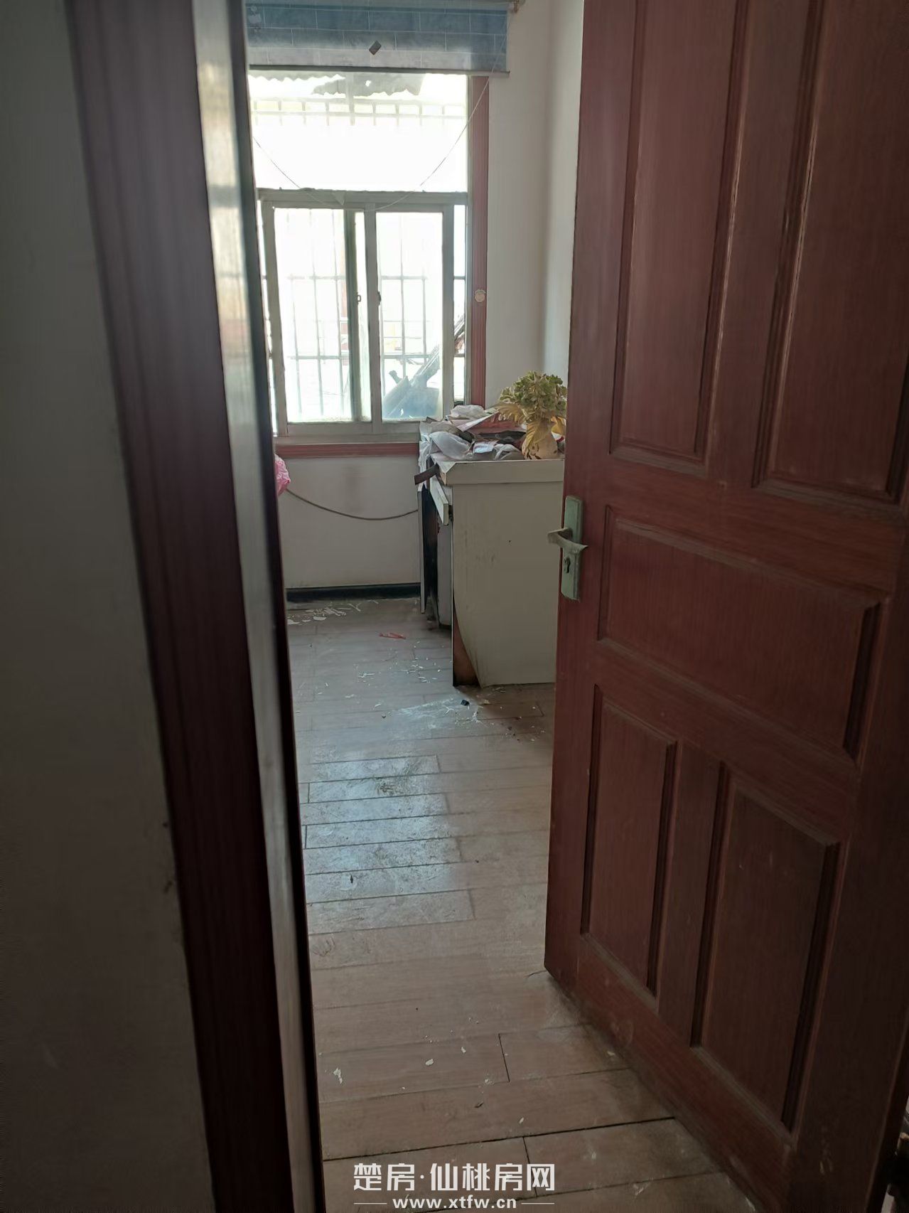 大洪路西一巷仙桃中学三层私房诚心出售，可开厂房电商办公，可以做门面，车可以停屋内或门口，中介勿扰！