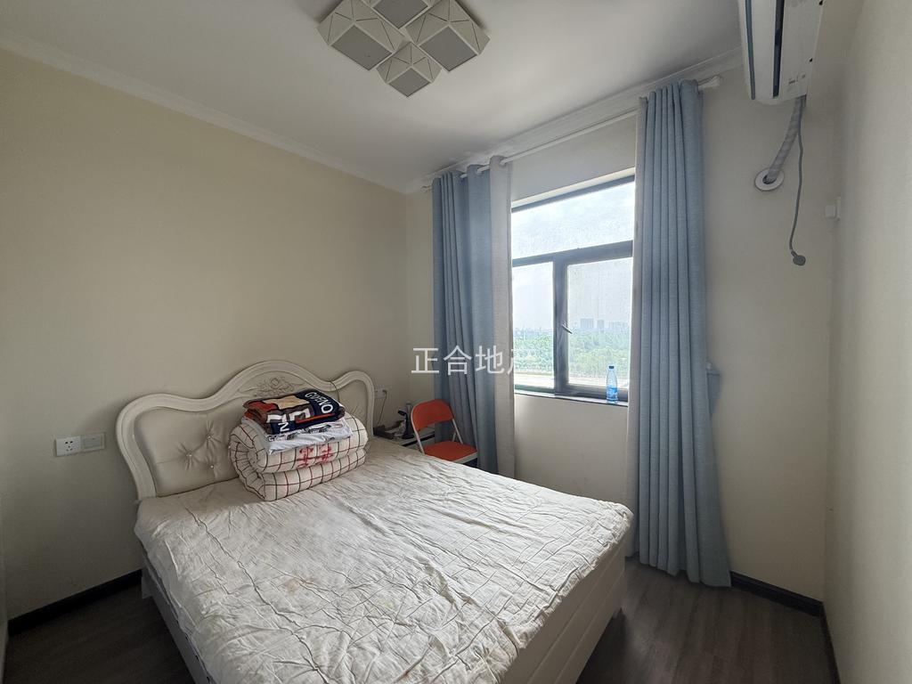 城南，新‮壹城‬号‬五期，​电‮小梯‬高层，精装​3房2厅2卫，中间好楼层，家电全送，证满二