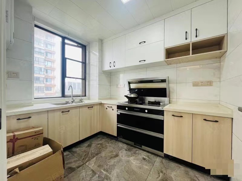 急售，​荣‮及怀‬第‬世家，精装三房，单价6500元，证满二，几乎全新，好楼层