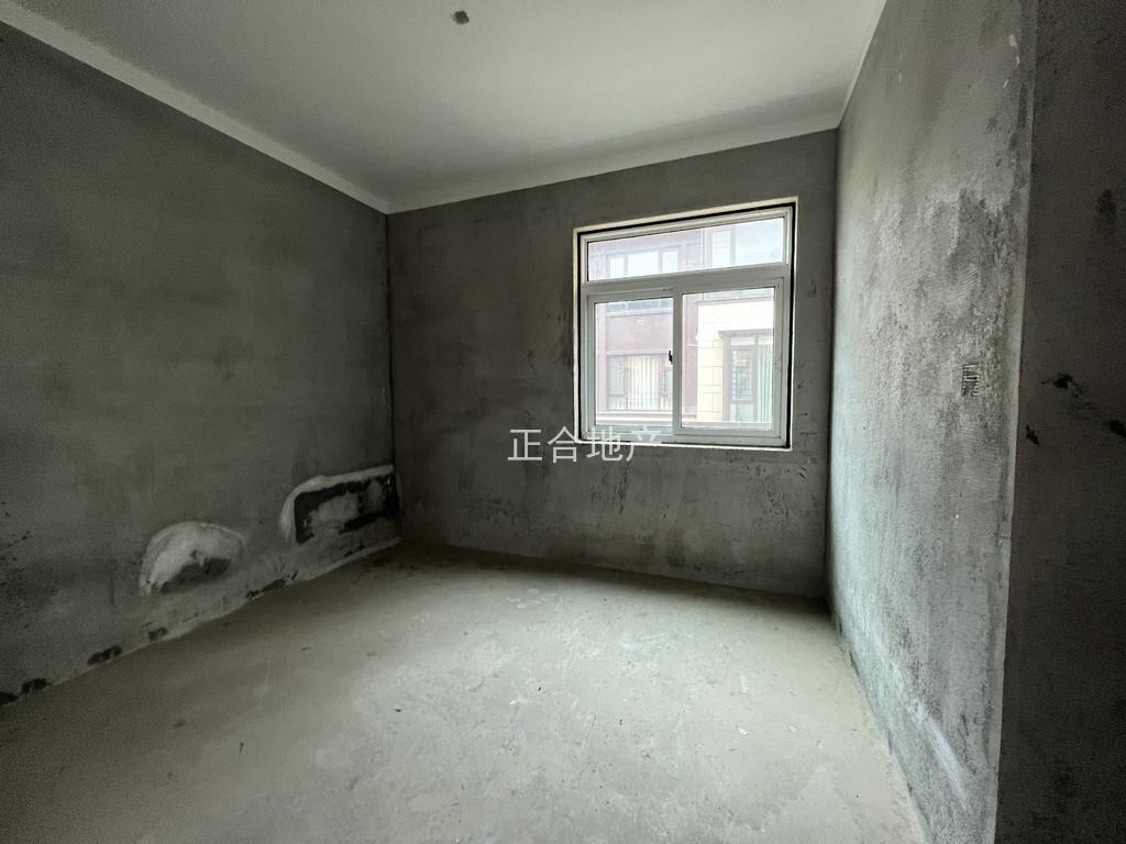 捡漏，边户，祥生观棠府别墅，一楼带大院，东边户，带两个车位，后有院子，阳光房，满二