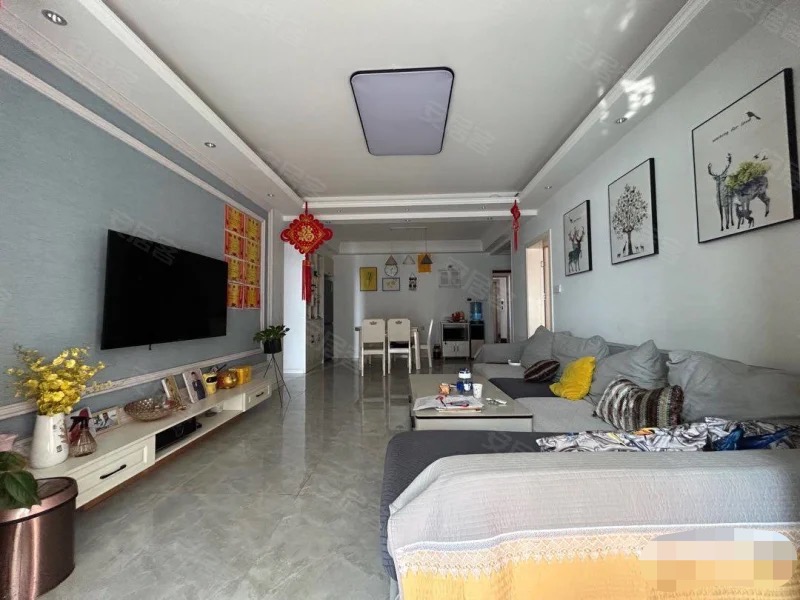 房东诚心出售，仙桃满庭春， 精装3房，单价5100，户型方正，好楼层