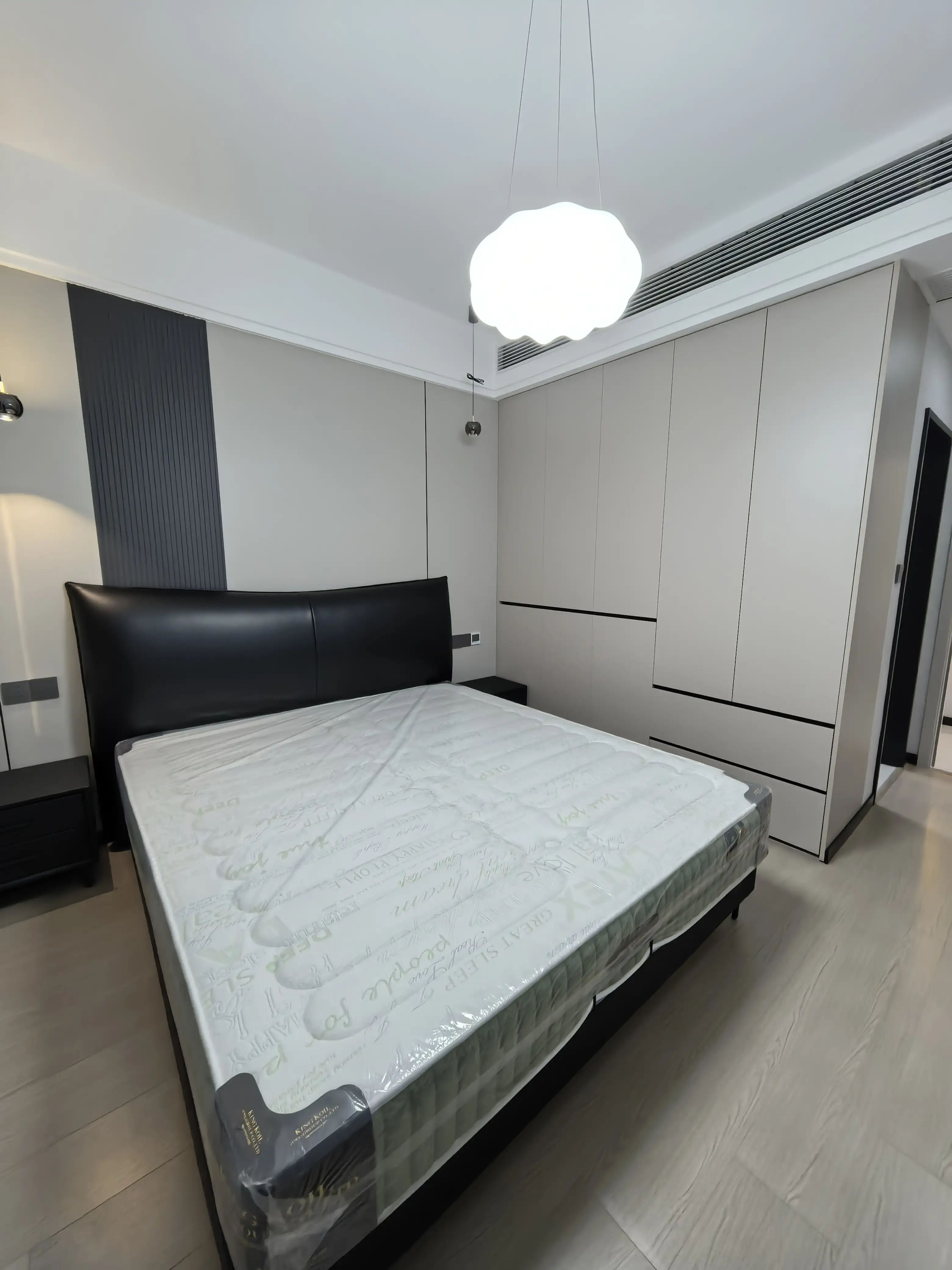 新妇幼对面，鸿昇现代城二期，精装三房两卫，边户，全新装修，好楼层