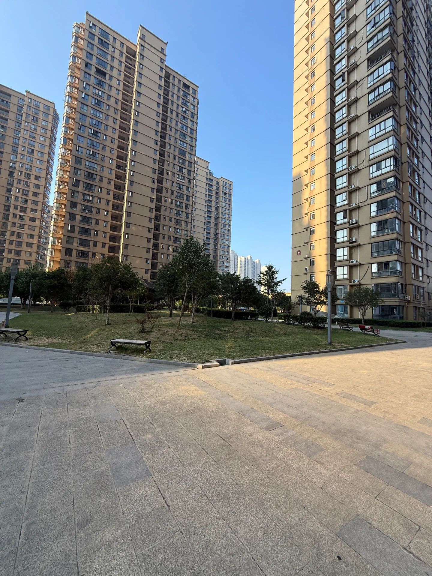 城南，沔街旁，颐和公馆，全新精装大三房，低公摊，中间15楼纯东边户，证满二，单价4999❗️