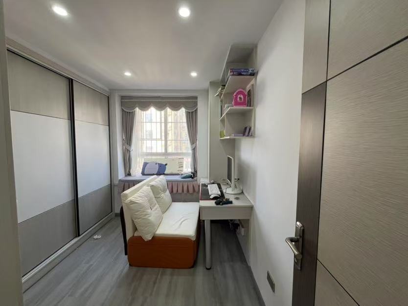 降价了，城南，单价4600，新城一号旁，电梯小高层，精装三房，成色新，