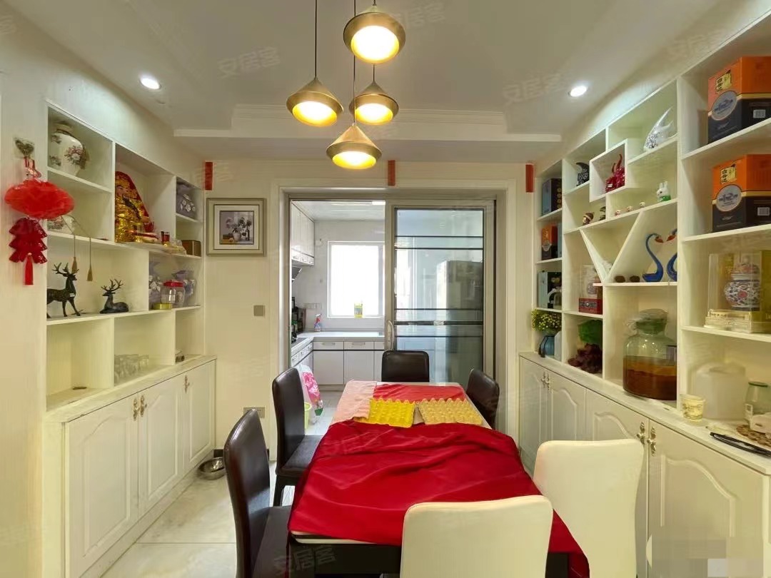 70，捡漏！！满庭春，带供暖，精装大三房边户，单价5500，电梯小高层，好楼层