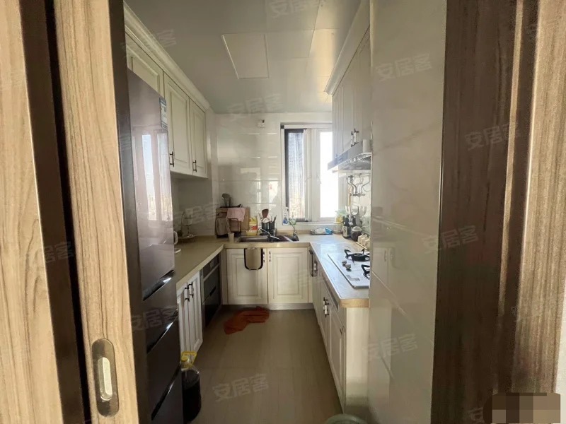 267，城南‮桂碧‬园，全新装修，‮装精‬四房​，单嫁6200+​，南北通透，采光好，证满二，送车位