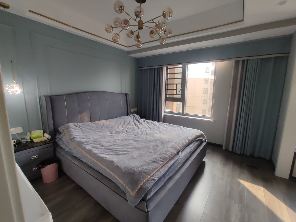 沔阳公馆.全屋中央空调全屋暖气片.房子9点9成新.房子是三房改成了两房.